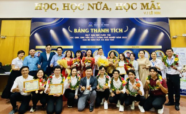 Tôn vinh dự án khởi nghiệp đạt giải và Mentor xuất sắc - ĐH Nguyễn Tất Thành